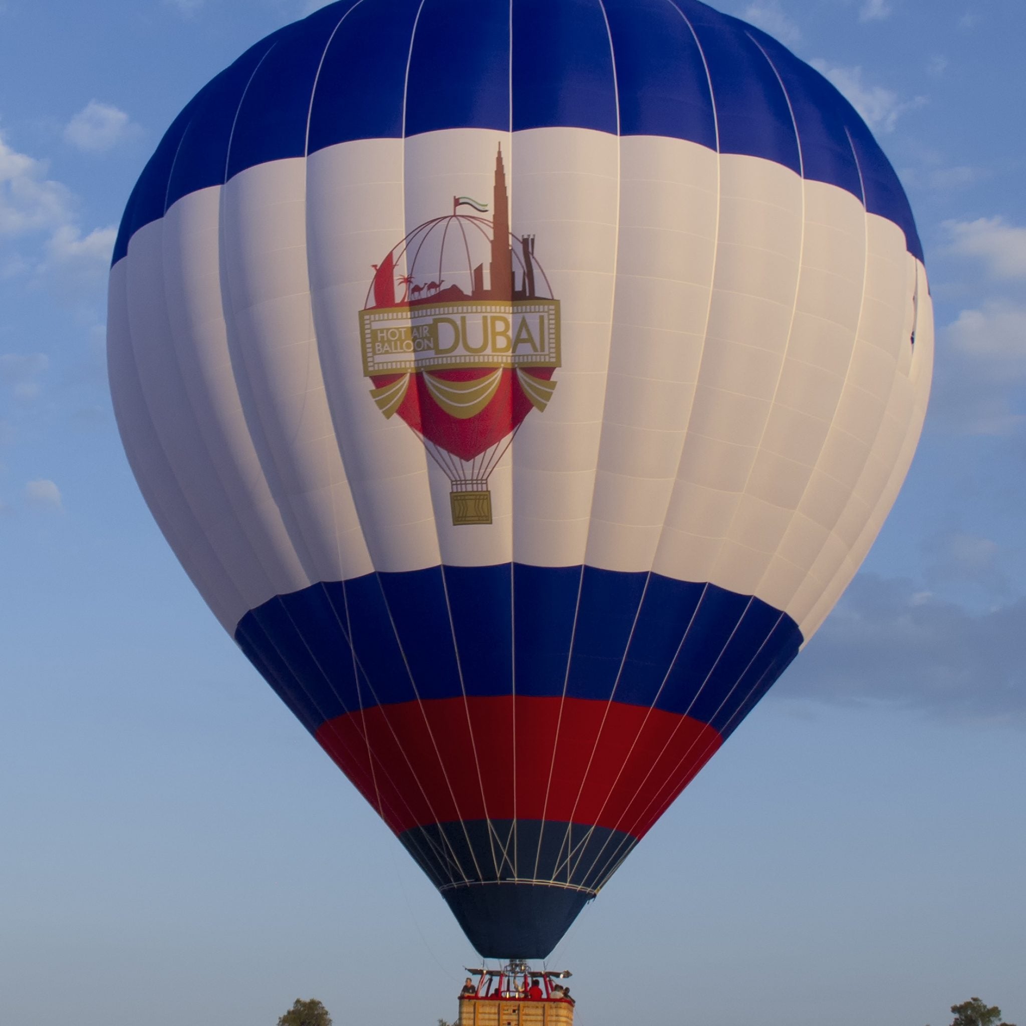 Vista incrível do balão de ar quente Dubai
