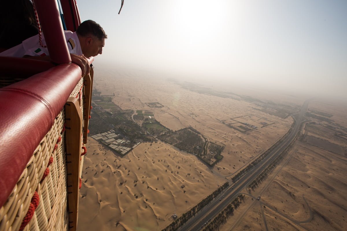 منظر دبي من منطاد الهواء الساخن