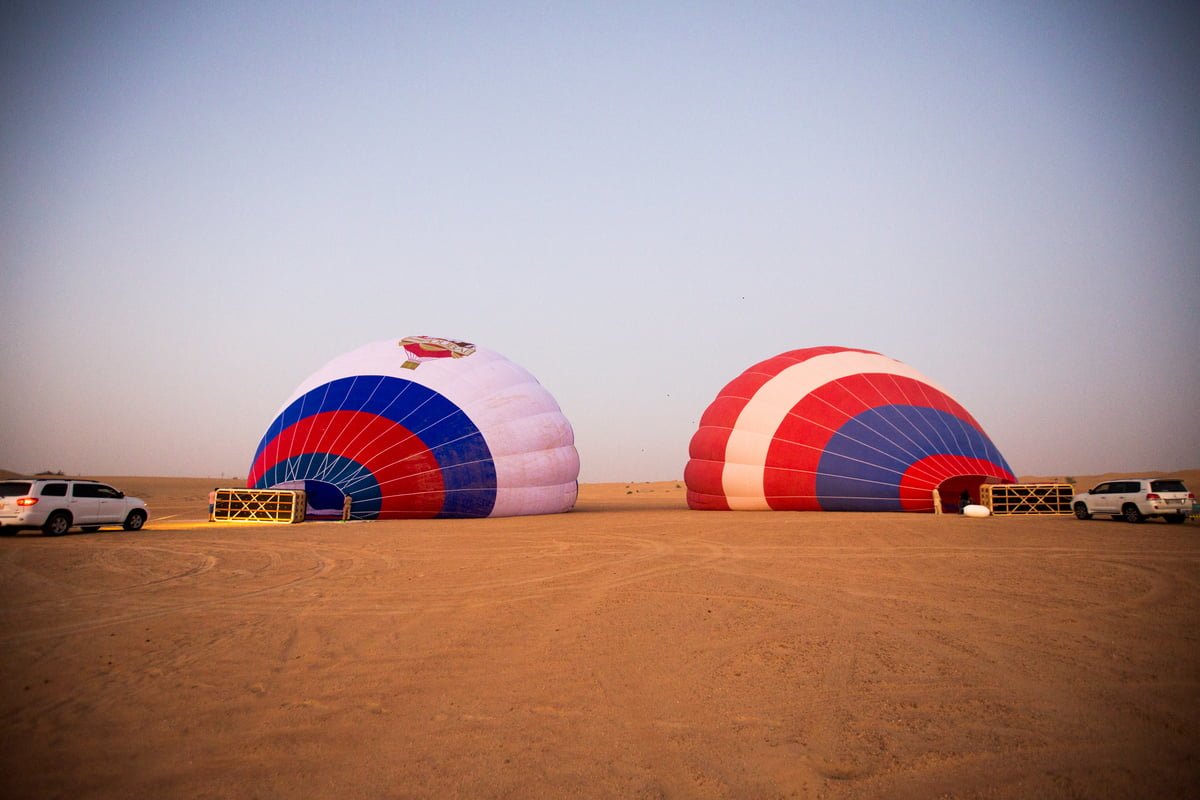 Balões de ar quente no deserto de Dubai